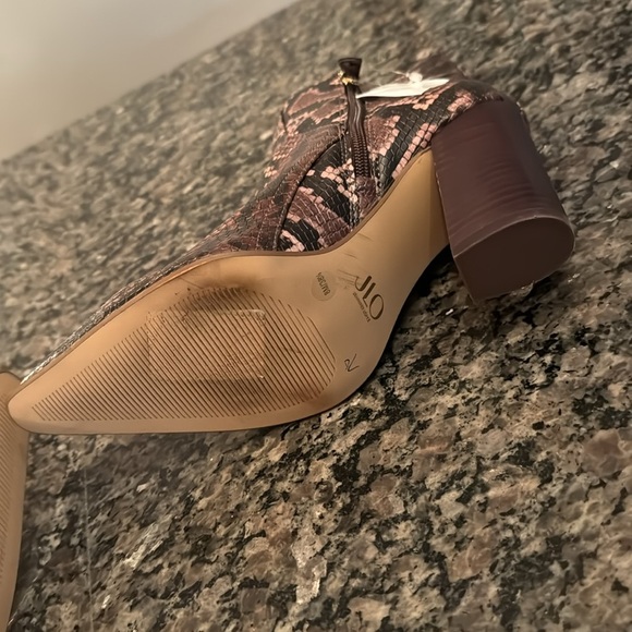 JLO dorindah faux snakeskin boots 8M NWT - Picture 9 of 11